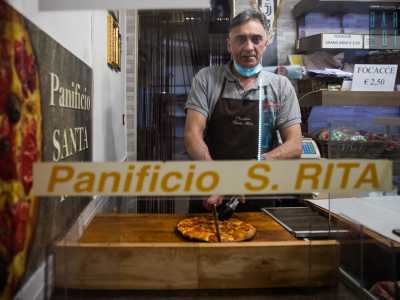 �Inizialmente il locale si chiamava �Panificio San Giuseppe� � ci dice Francesco �, fino a quando negli anni 60 subentr� alla gestione mio nonno Matteo, il quale essendo devoto a Santa Rita le dedic� l�attivit�